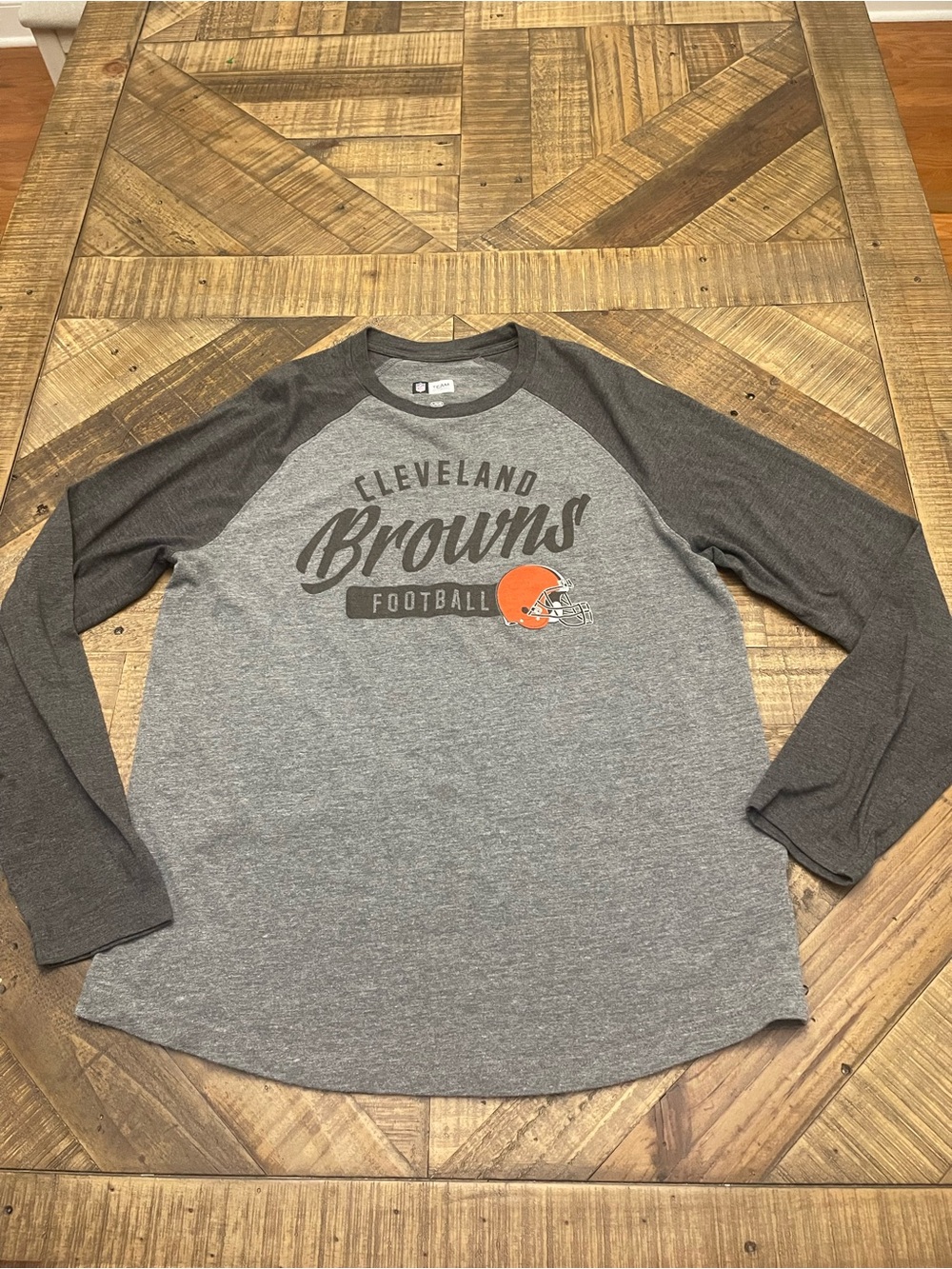 NFL Team Apparel Cleveland Browns Mens Large Gray Raglan Long Sleeve Shirt